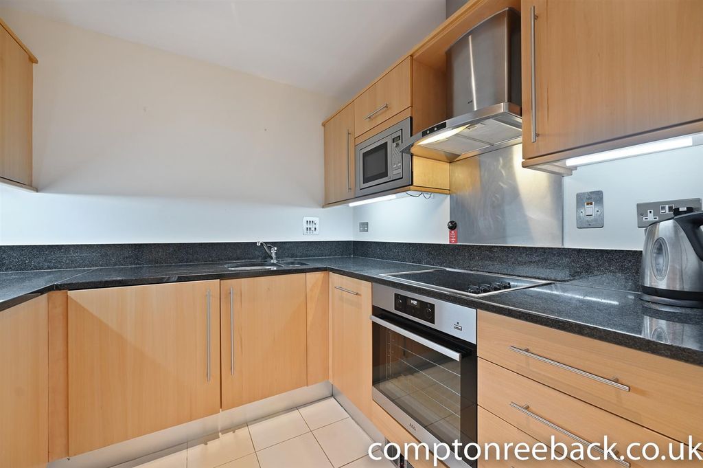 Property photo 3 of 7 Kitchen