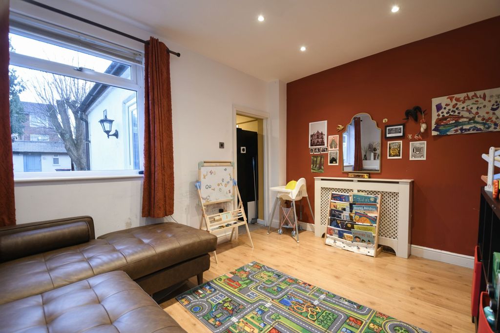 Property photo 3 of 11