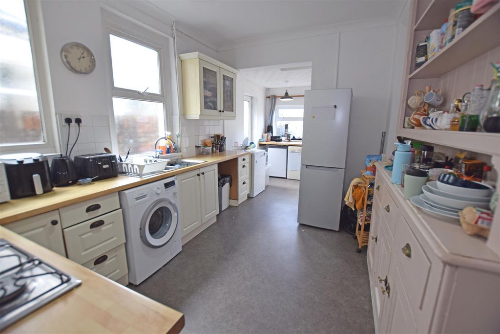 Property photo 3 of 12 Kitchen.Jpg