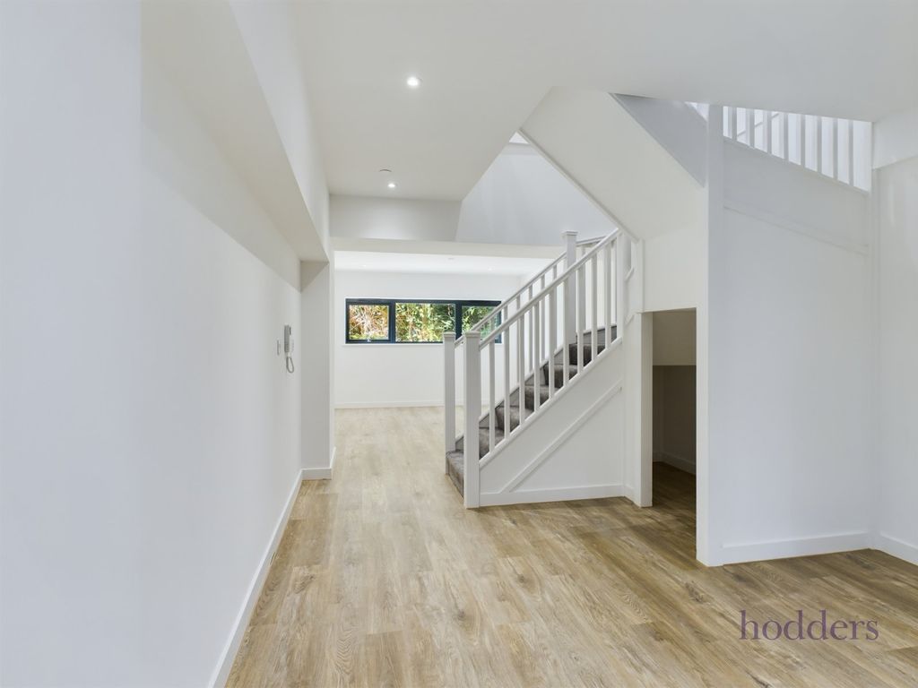 Property photo 2 of 12 Picture No. 10