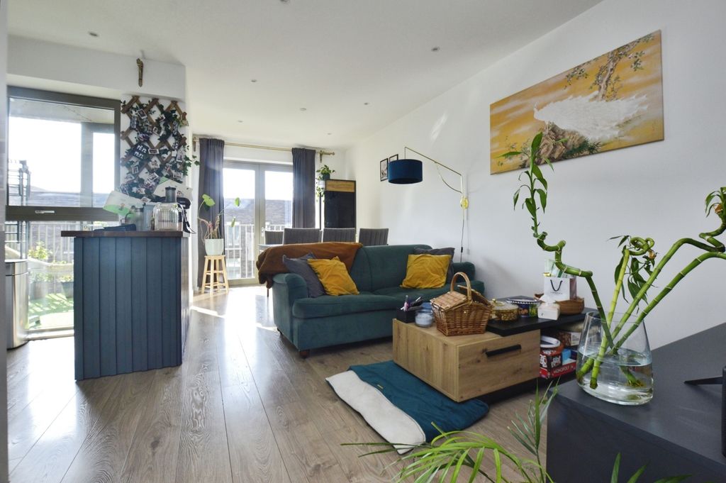 Property photo 2 of 21 Pbox-Img.Jpg