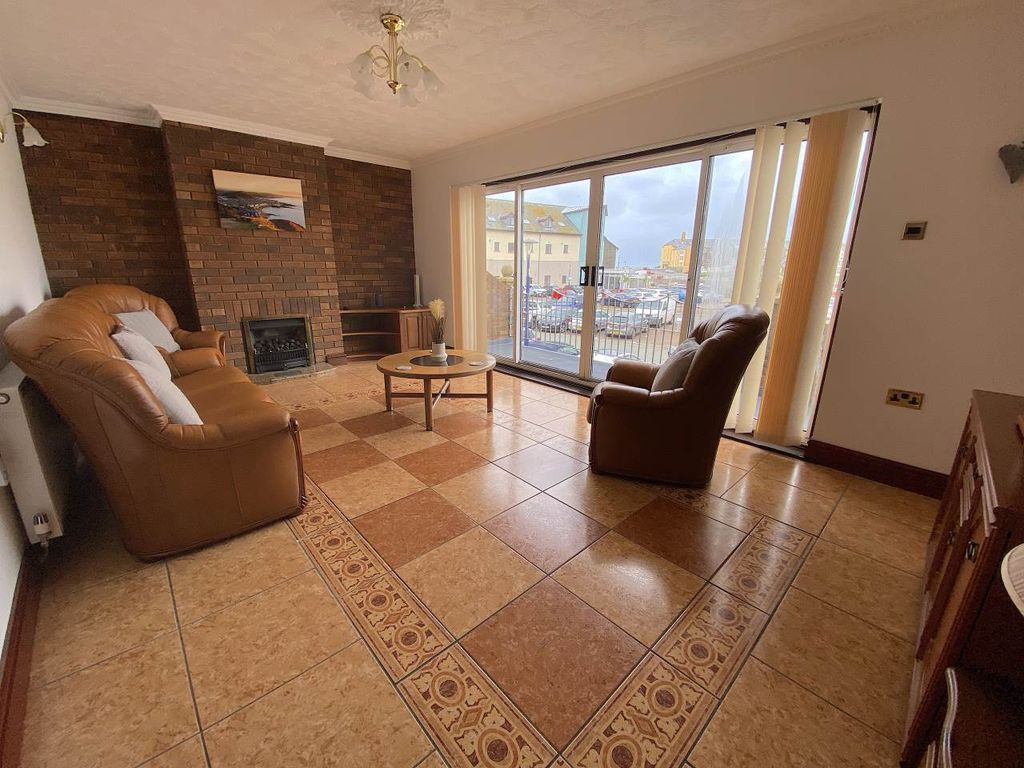 Property photo 2 of 6 Living Room