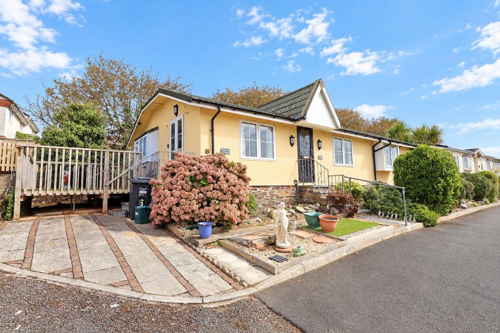 Property photo 1 of 17 External