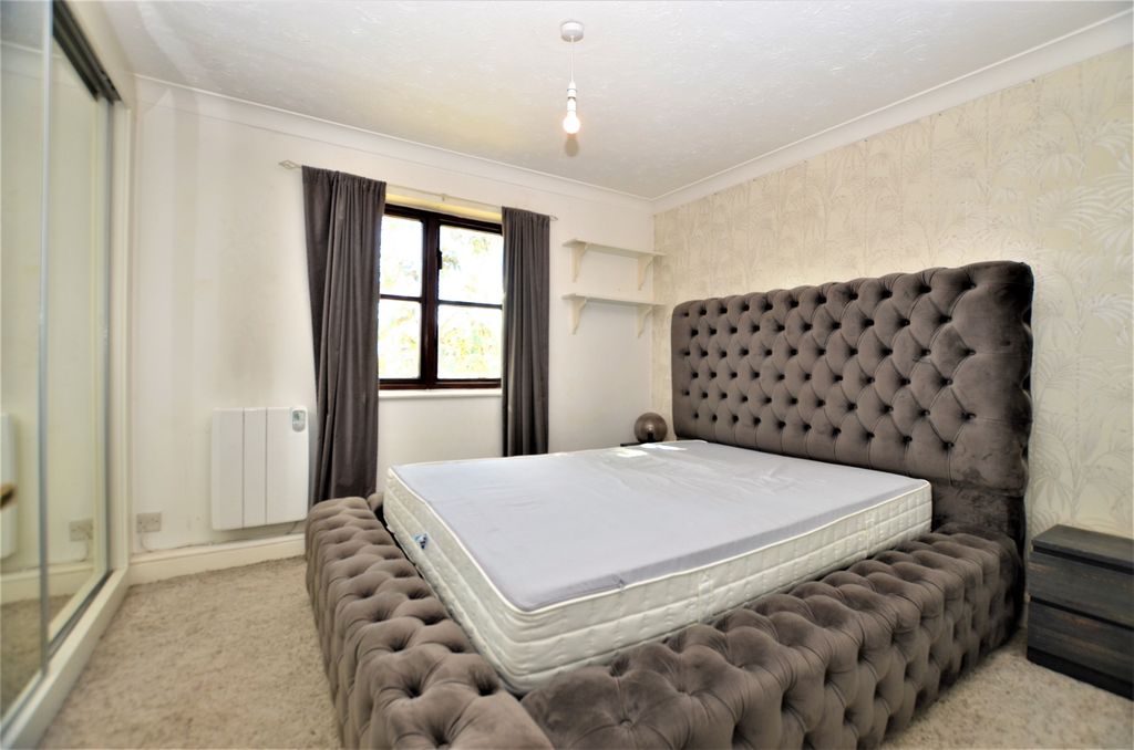 Property photo 3 of 5 Masterbedroom