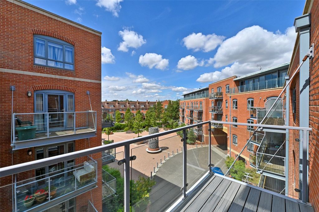 Property photo 1 of 10 Balcony
