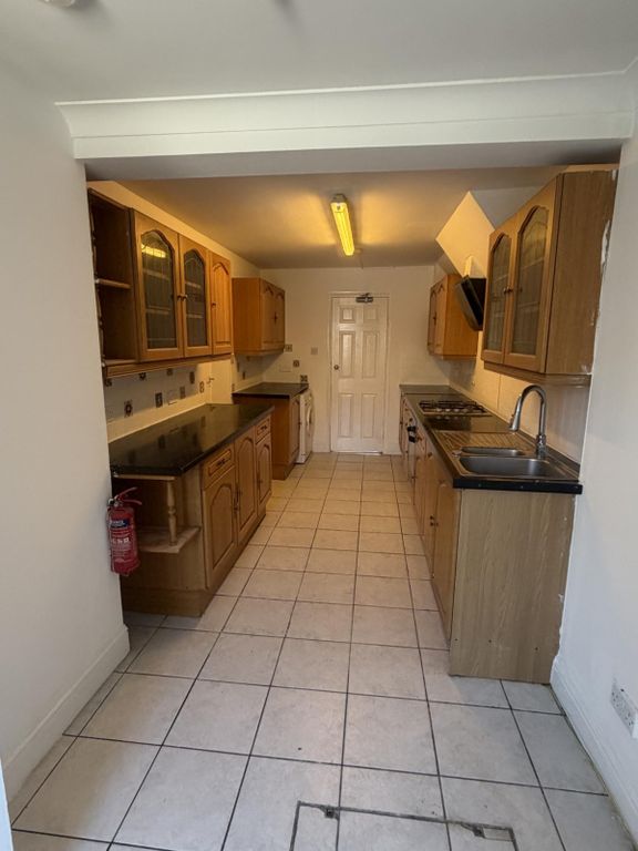 Property photo 3 of 12 Kitchen