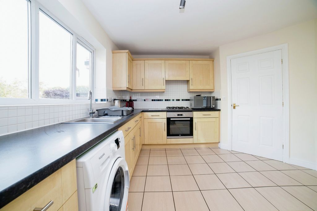 Property photo 3 of 17 Kitchen Diner