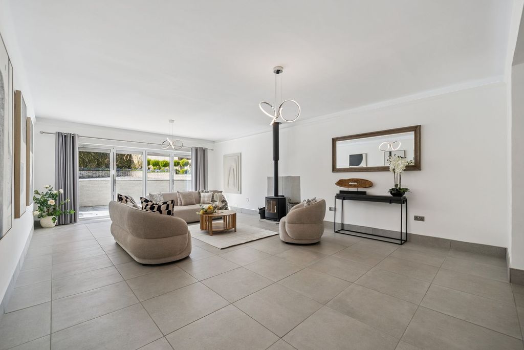 Property photo 3 of 50