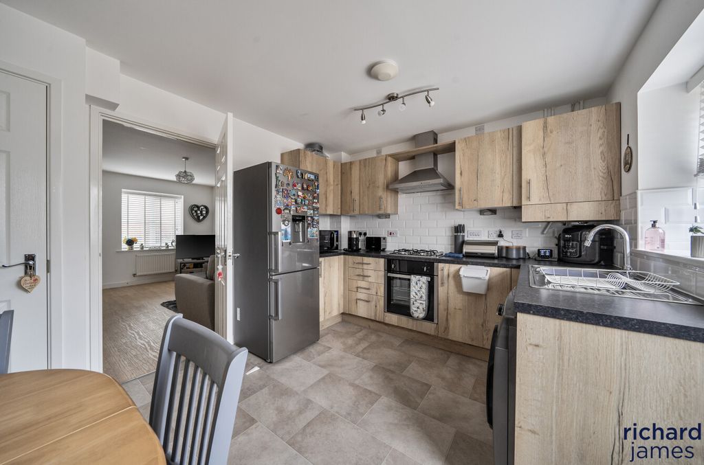 Property photo 2 of 13 Bf7A6F4d16d64ba39537Be560bae029d