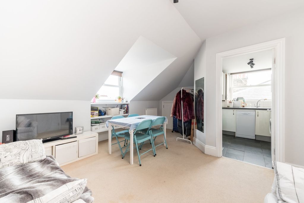 Property photo 2 of 9 Photo 02