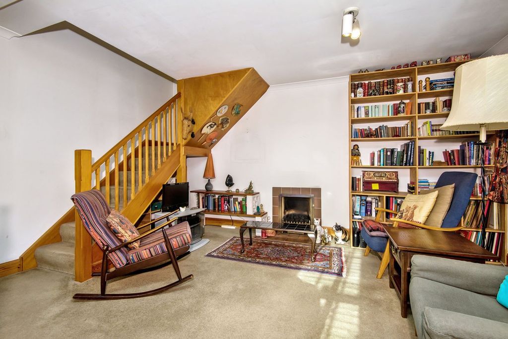 Property photo 2 of 12