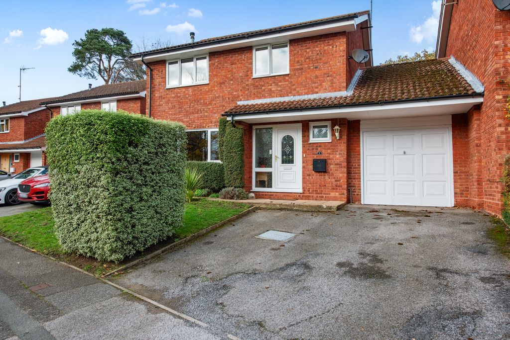 Property photo 1 of 11 7 Squirrell Close (12)