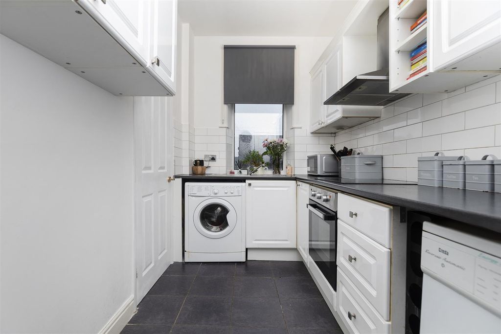 Property photo 3 of 23 Kitchen