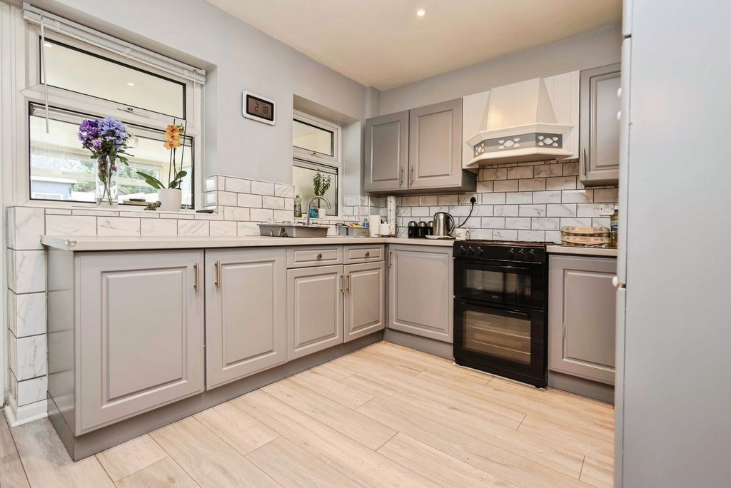 Property photo 3 of 17 Pbox-Img.Jpg