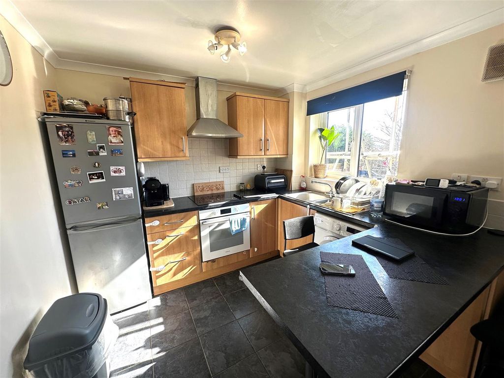 Property photo 2 of 7 Coopers Estate Agents