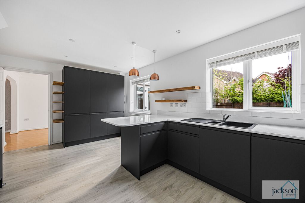 Property photo 3 of 32 4_77901_Watermarked