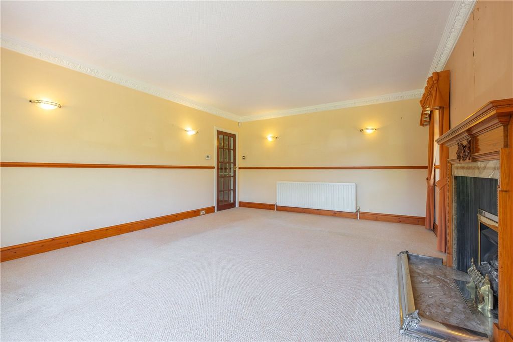 Property photo 3 of 26 Lounge