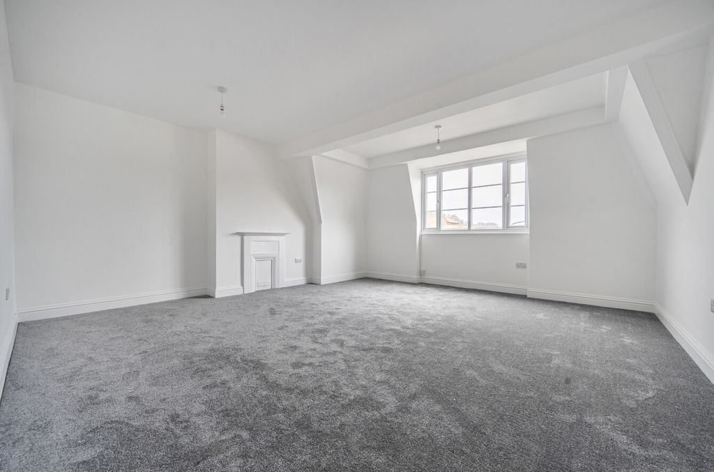 Property photo 3 of 8 1437595-3-69Ca5c8...