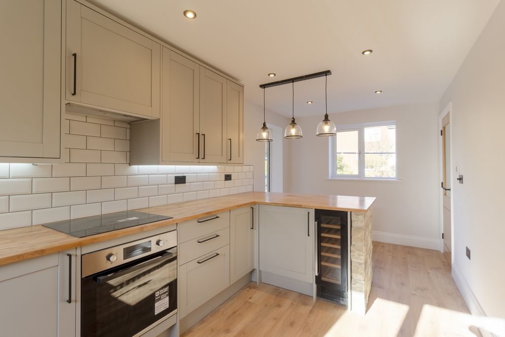 Property photo 3 of 15 Kitchen