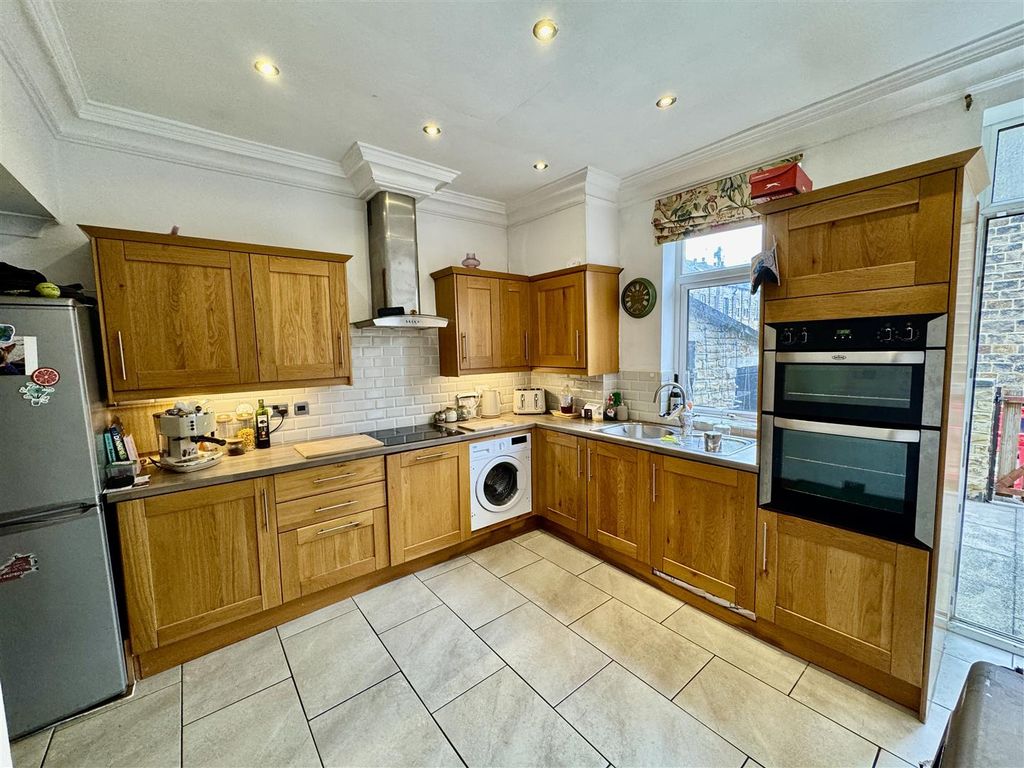 Property photo 3 of 9 Dining Kitchen