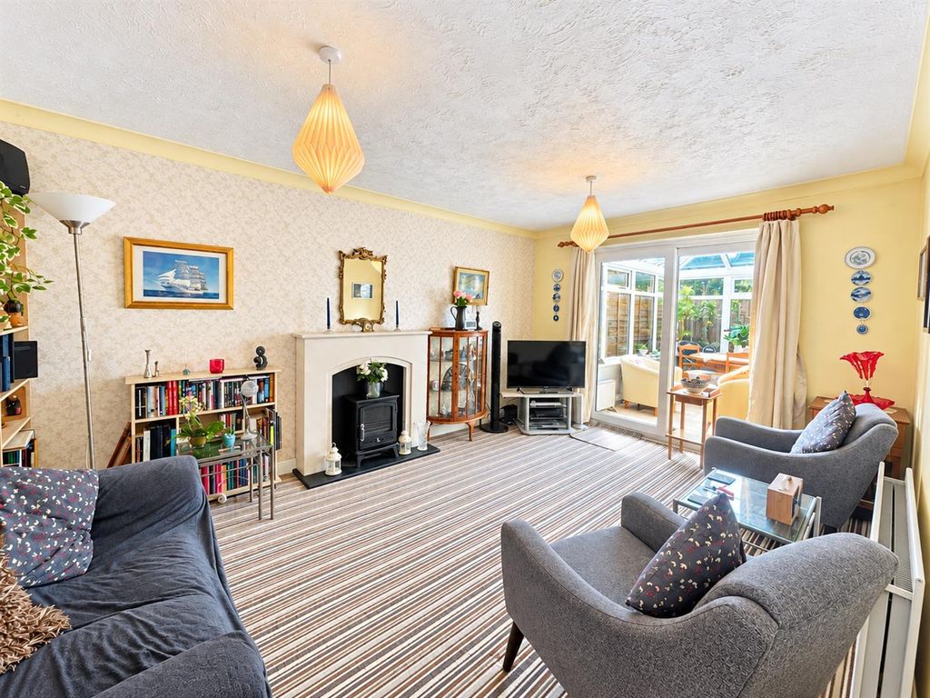 Property photo 3 of 19 Whit13.Png