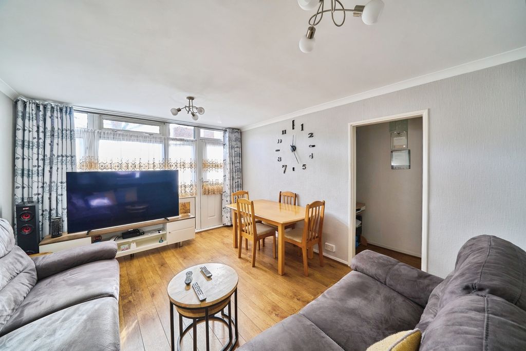 Property photo 2 of 17 Photo