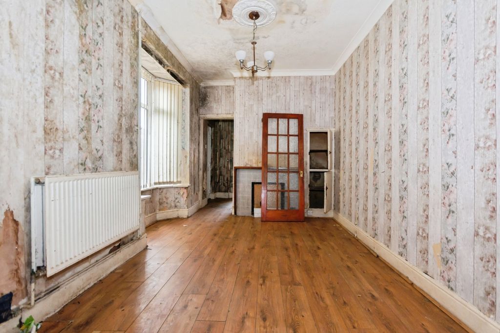 Property photo 3 of 17 Photo