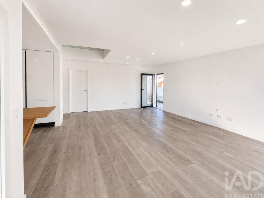 Property photo 3 of 40