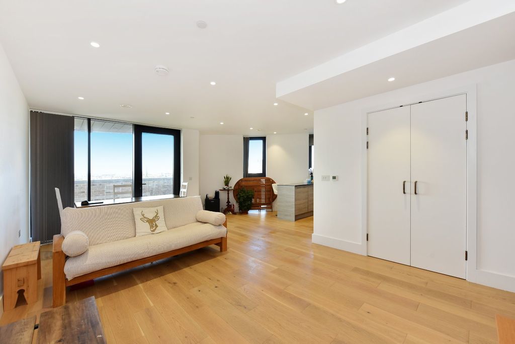 Property photo 2 of 12 Picture No. 16