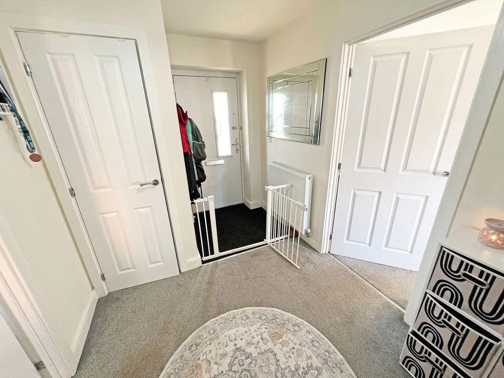Property photo 2 of 21
