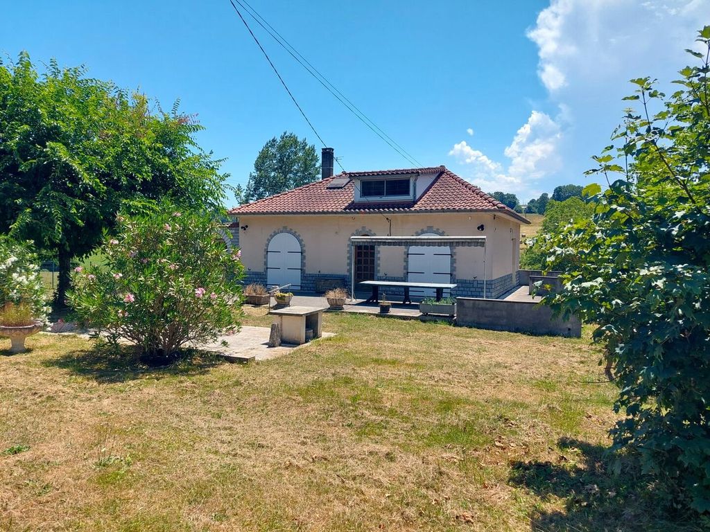 Property photo 1 of 18 Single-Storey House "Aspet Near" Located In The Center Of The Triangle Salies Du Salat - Aspet - Saint Gaudens, This House With Everything On The Ground Floor Has Serious Assets: ± 160 m2 Usable, 110 m2 Carrez, And Outbuildings On A Plot Of 1.3650m²! It d