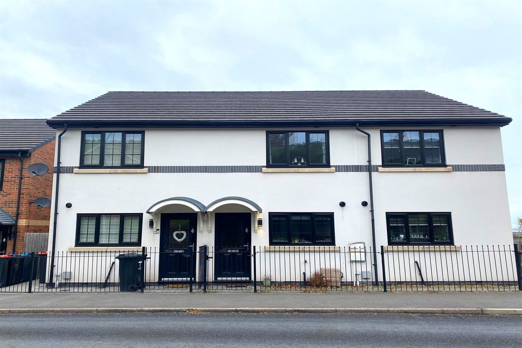 Property photo 1 of 12 (Main)