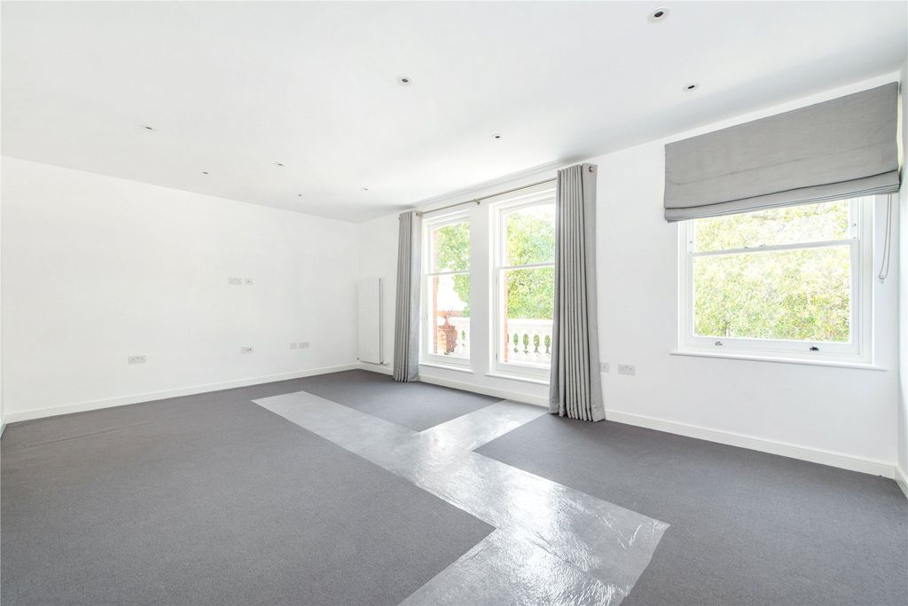 Property photo 3 of 21 Picture No. 24