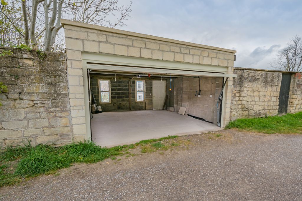 Property photo 3 of 3