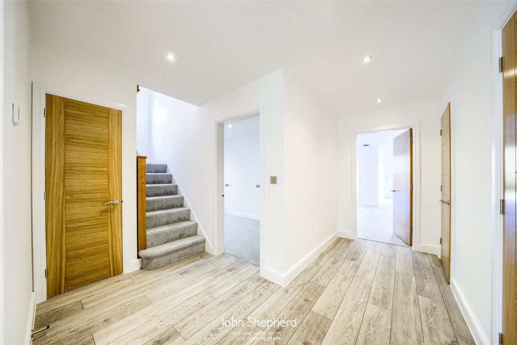 Property photo 2 of 16 Picture No. 11