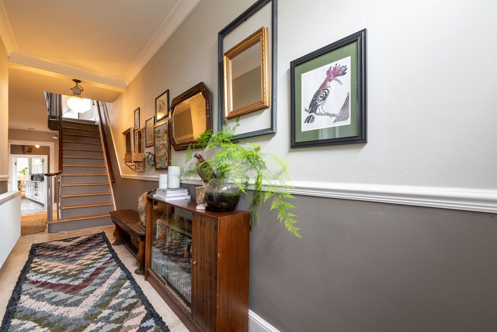 Property photo 2 of 32