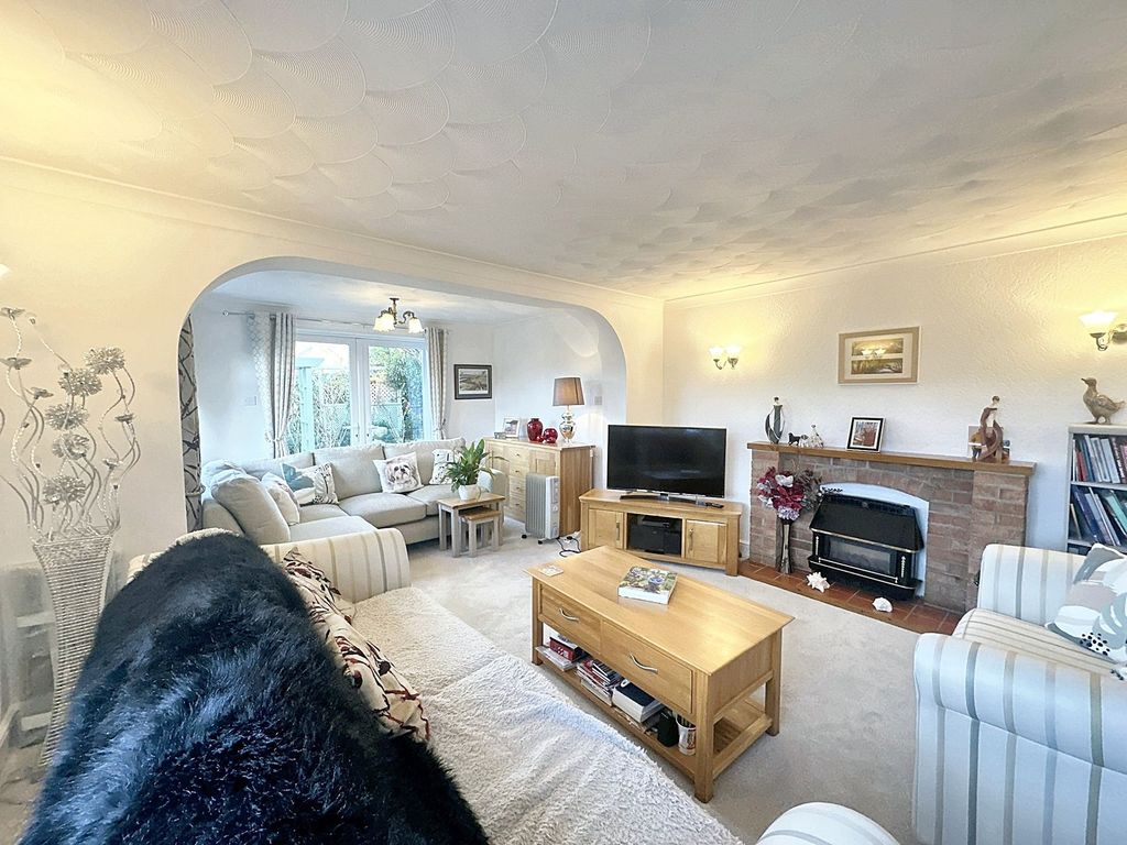 Property photo 3 of 10 Lounge