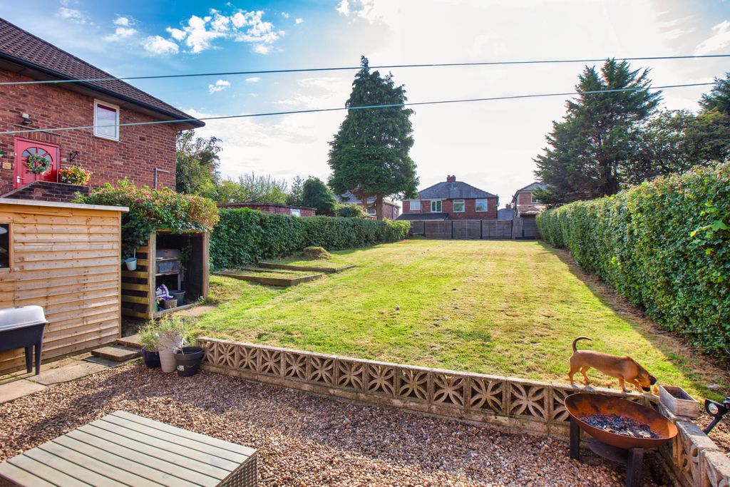 Property photo 2 of 17 41 Wood Green-14