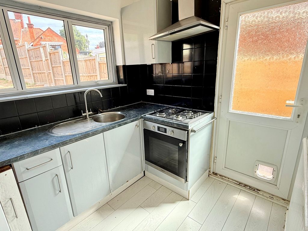 Property photo 2 of 7 Kitchen