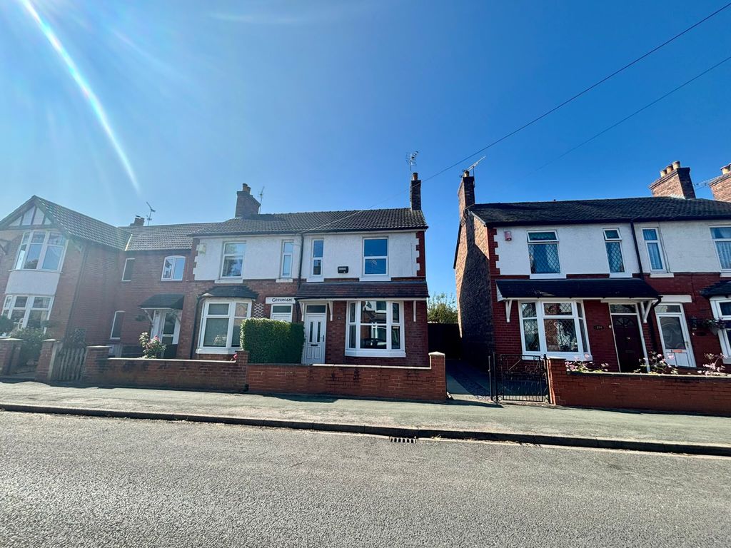 Property photo 1 of 11 Three Bed Semi-Detached