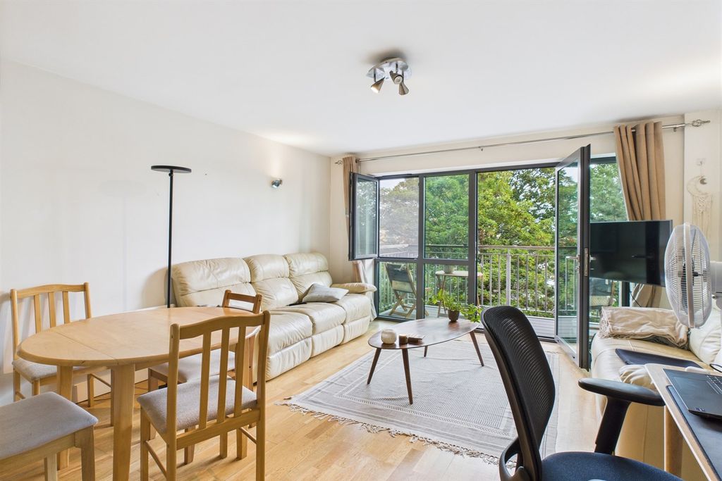 Property photo 1 of 11 Living Area