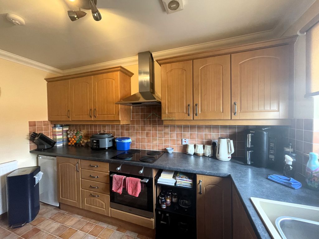 Property photo 3 of 21 Kitchen A.Jpg