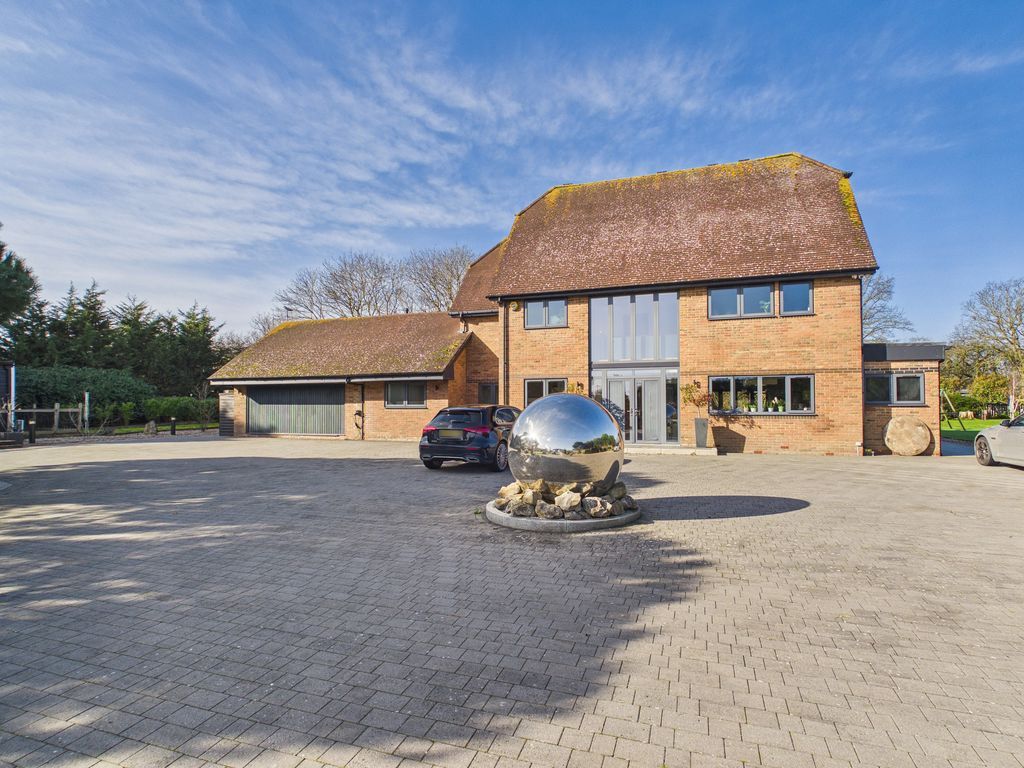 Property photo 2 of 38 Photo 33