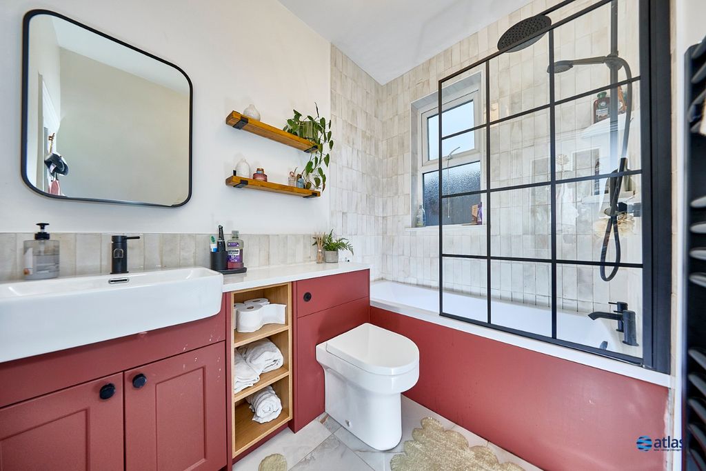 Property photo 3 of 16 Bathroom