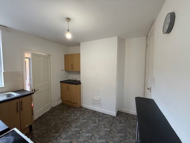 Property photo 3 of 9 Kitchen 2