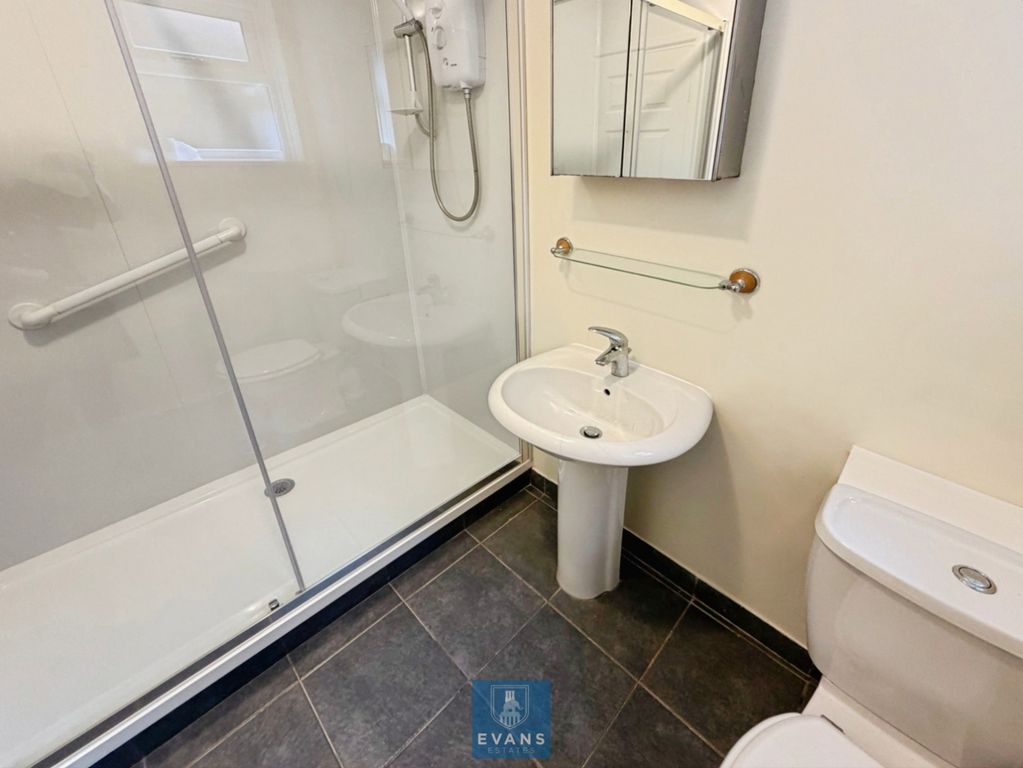Property photo 3 of 11 Shower Room