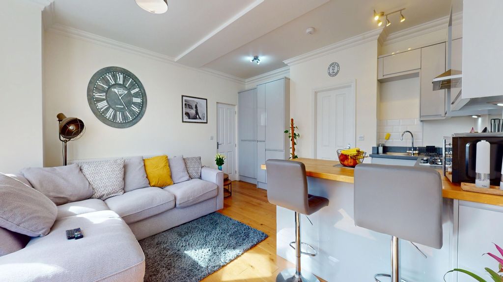 Property photo 3 of 17 4947364