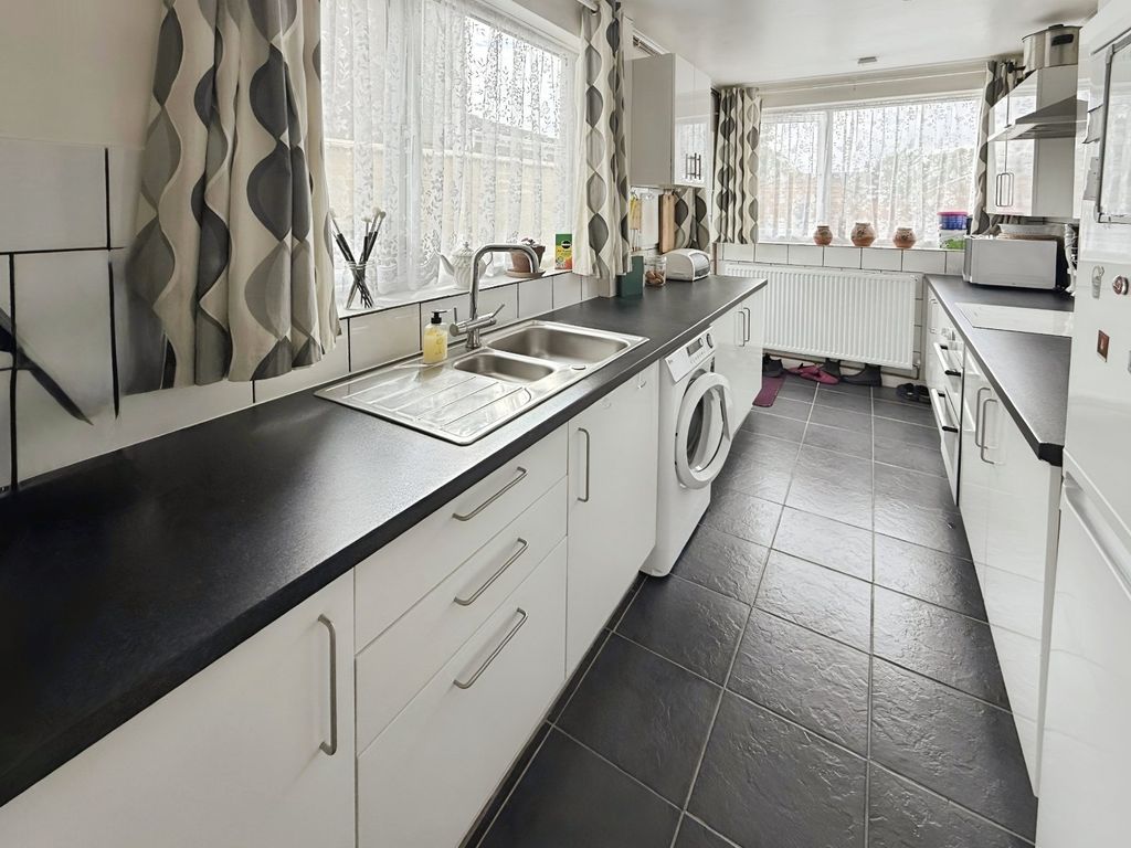 Property photo 3 of 20 Kitchen