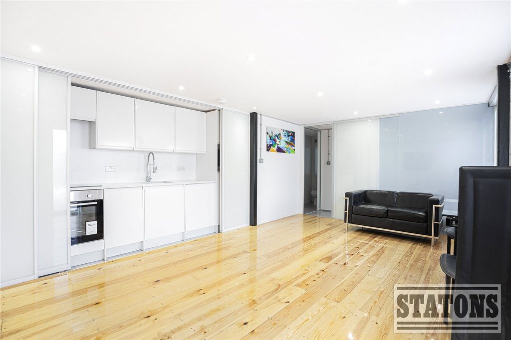 Property photo 2 of 11 Picture No. 17