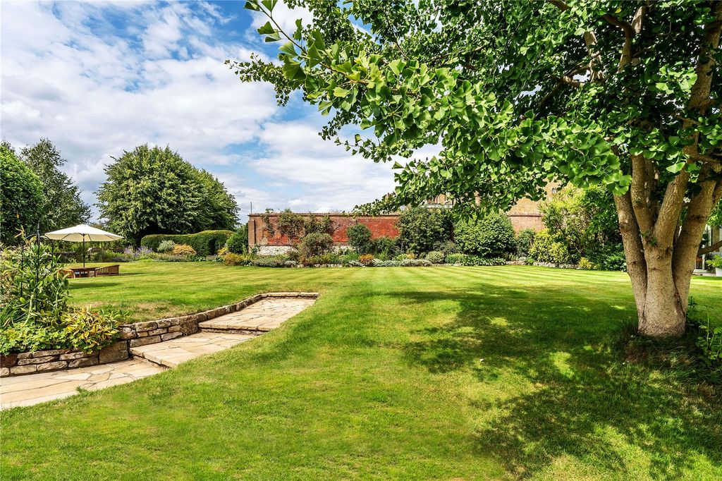 Property photo 3 of 28 Garden